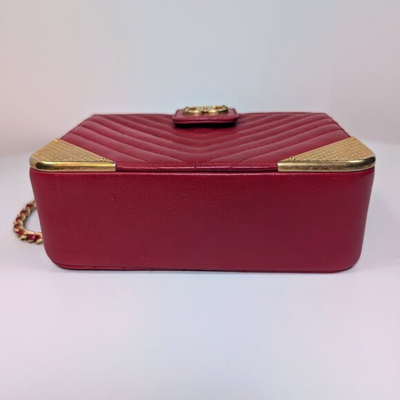 Chanel Red Chevron “Metiers d’Art Paris-Cosmopolite" Small Bag - Picture 5 of 16